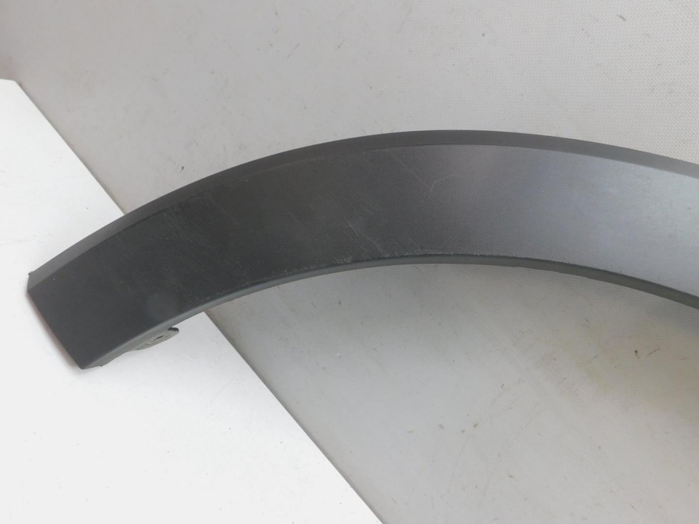 Накладка переднего крыла левого