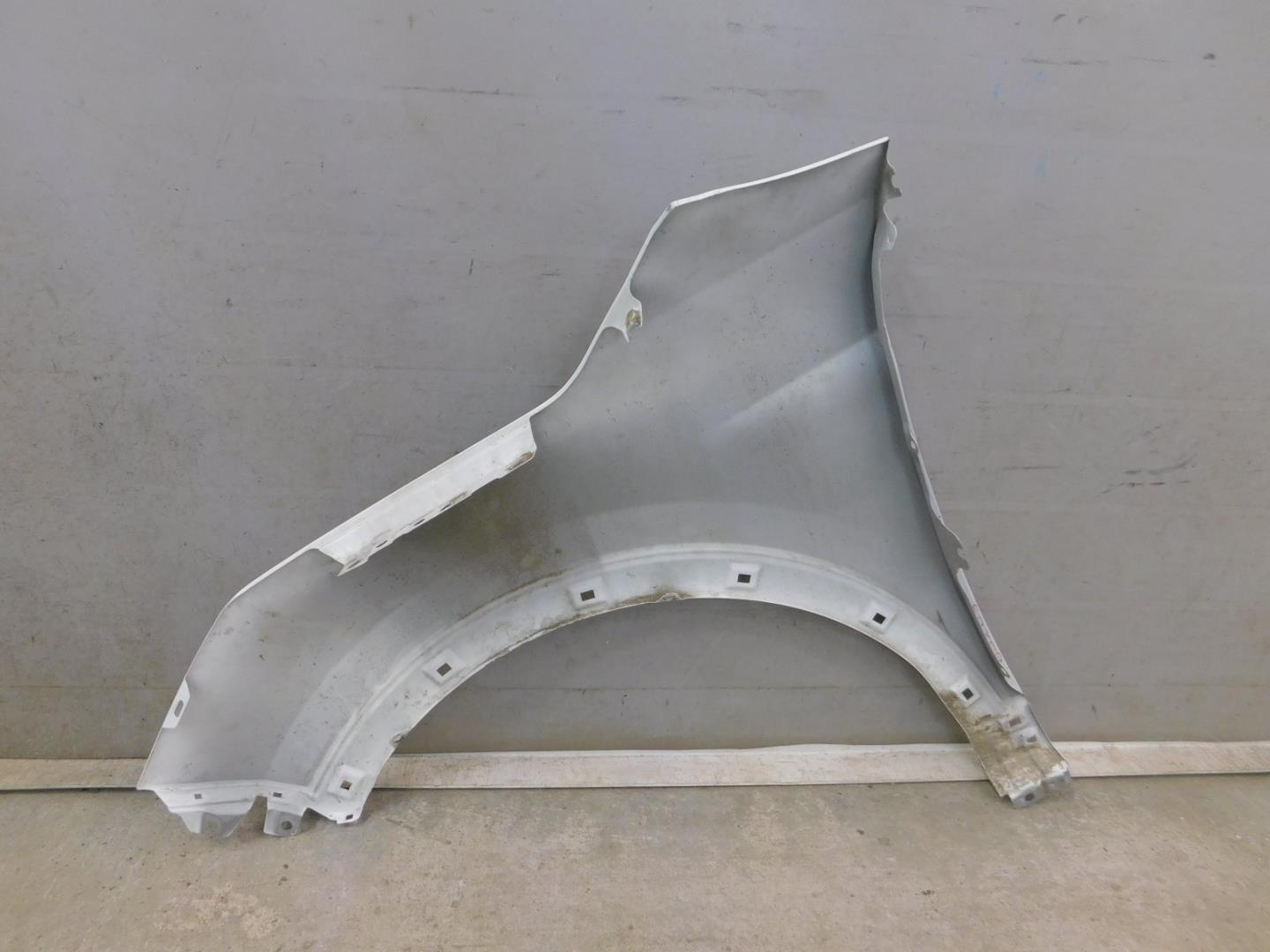 Крыло переднее правое