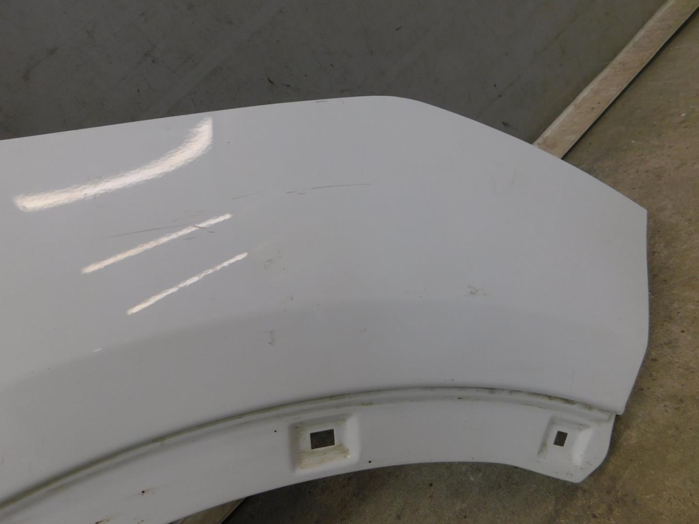 Крыло переднее правое