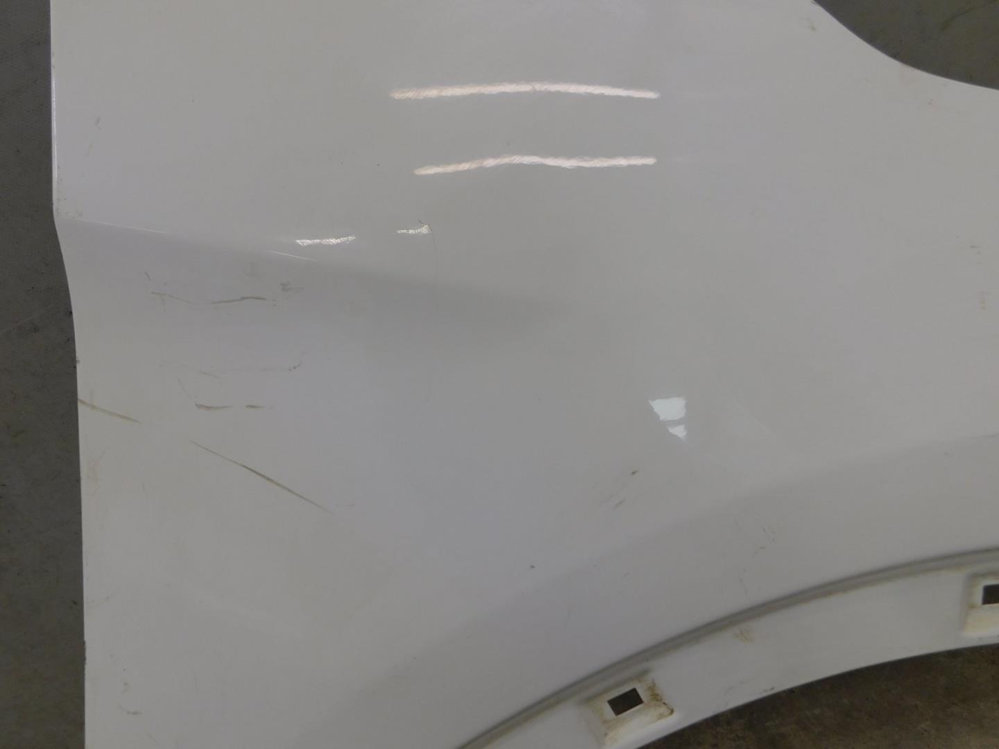 Крыло переднее правое