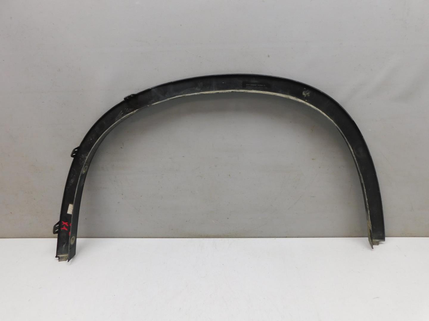 Накладка переднего крыла правого