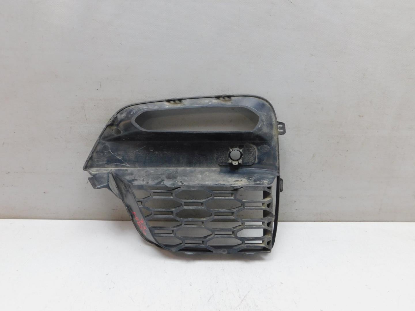 Решетка в бампер правая