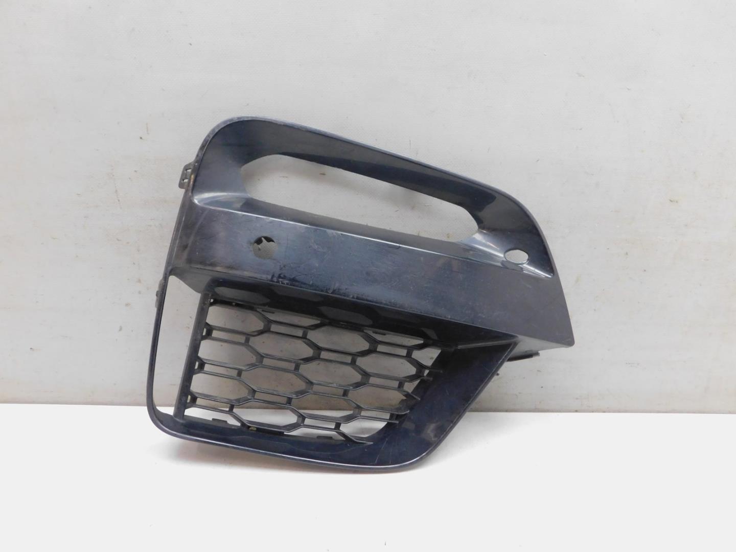 Решетка в бампер правая