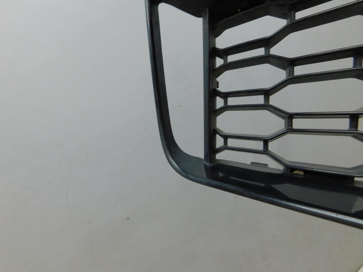 Решетка в бампер правая