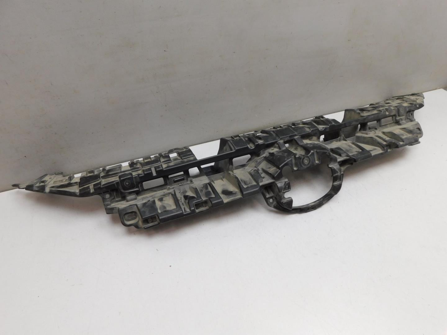 Кронштейн решетки радиатора