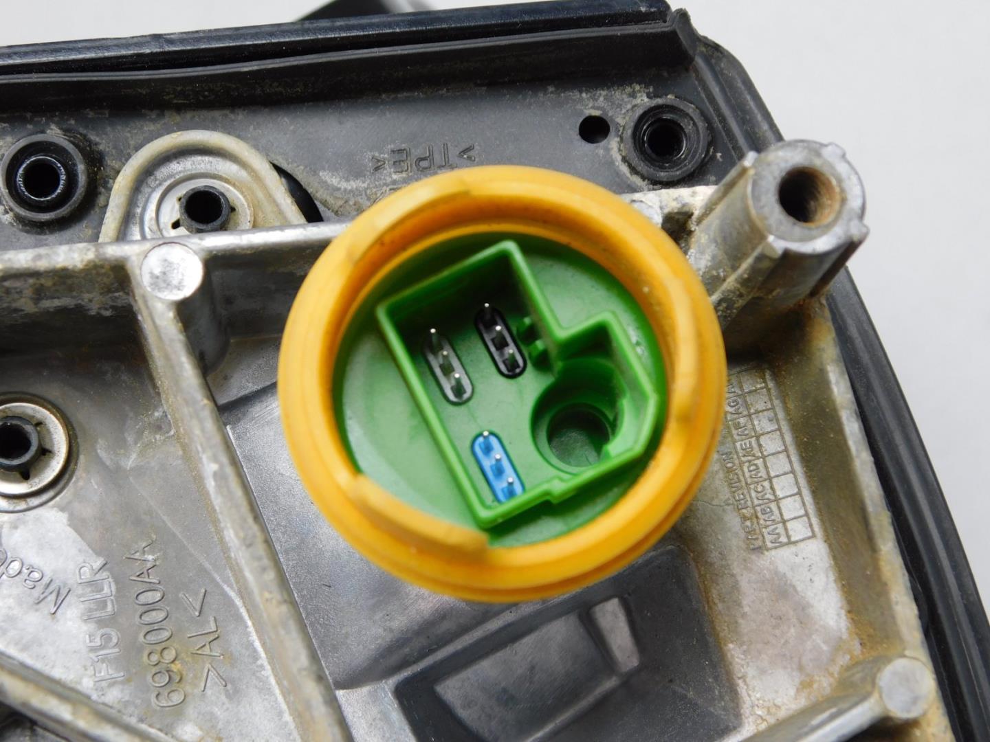 Зеркало правое электрическое