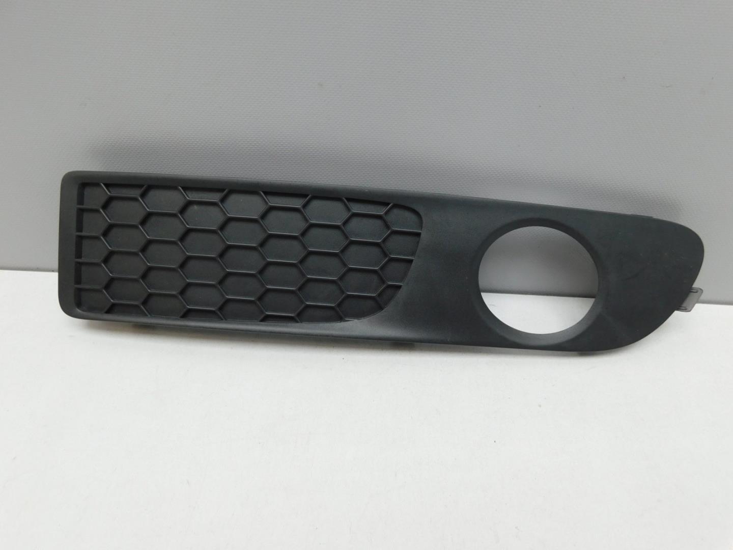 Решетка в бампер левая