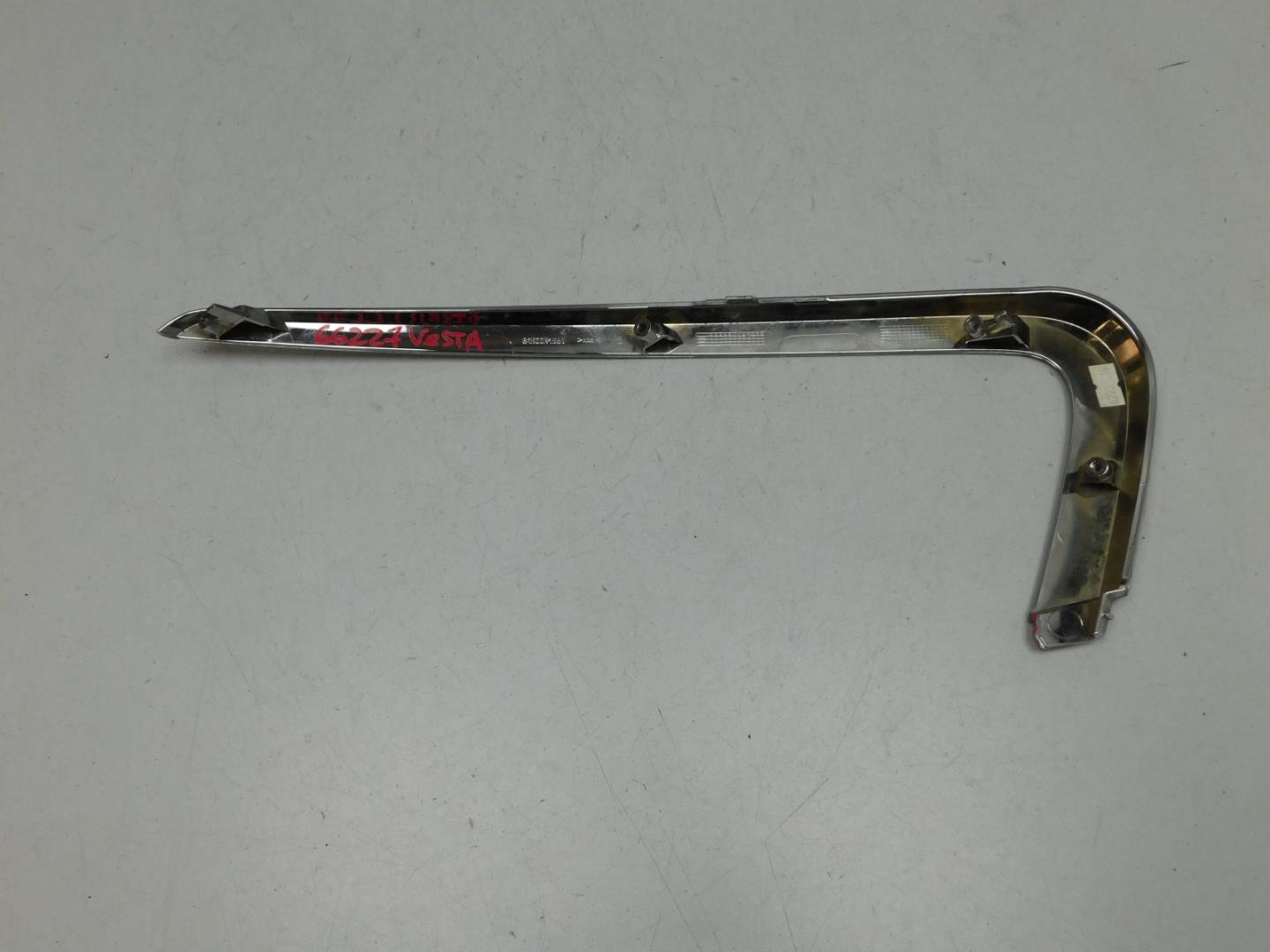 Молдинг переднего бампера