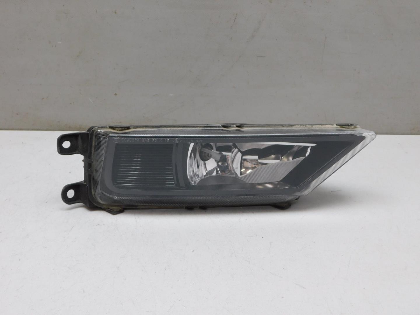 Фара противотуманная правая