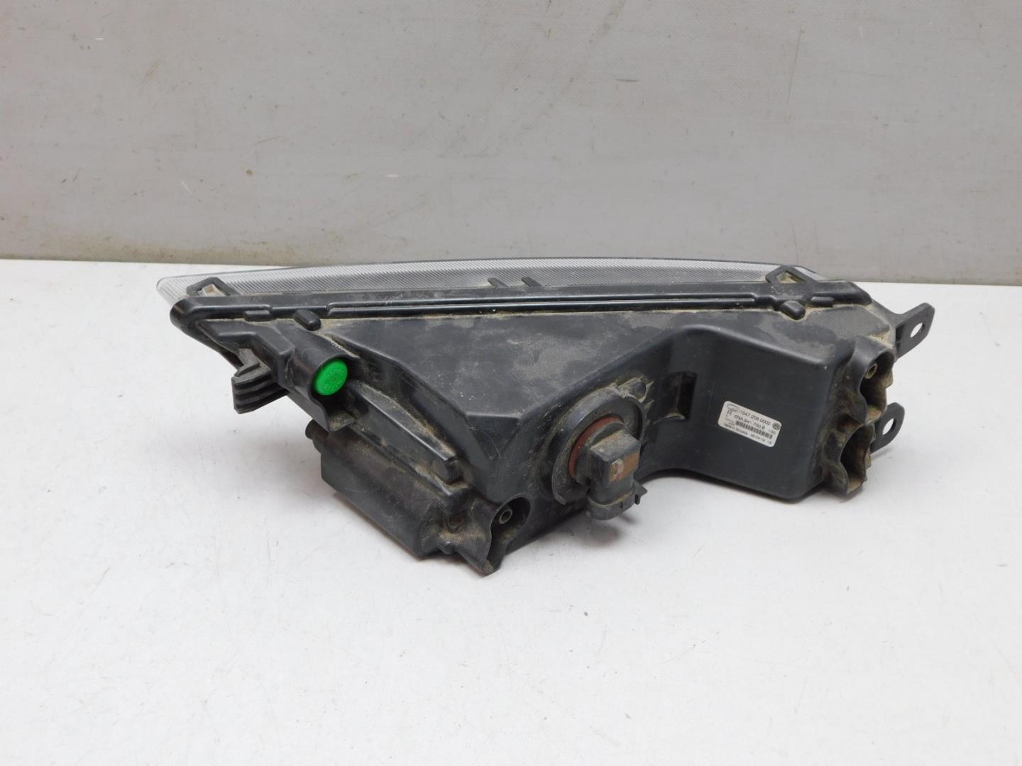 Фара противотуманная правая