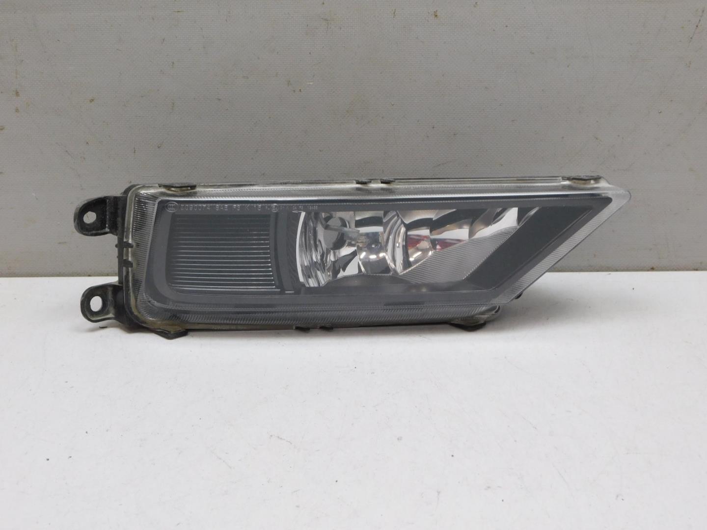 Фара противотуманная правая