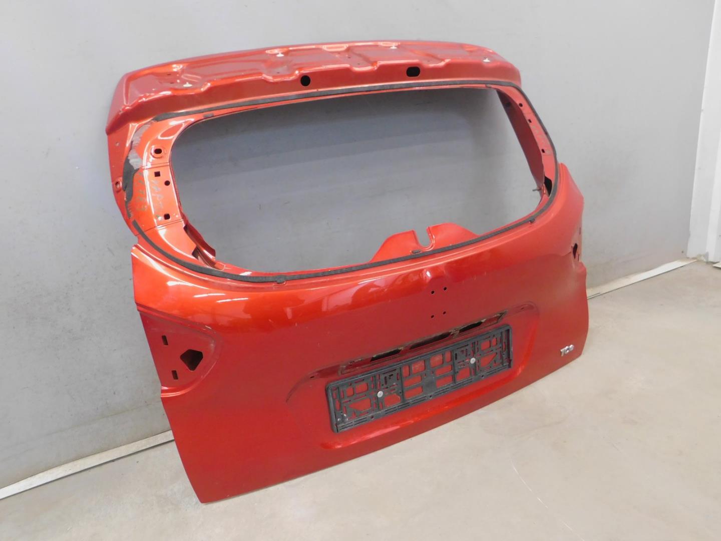 Дверь багажника