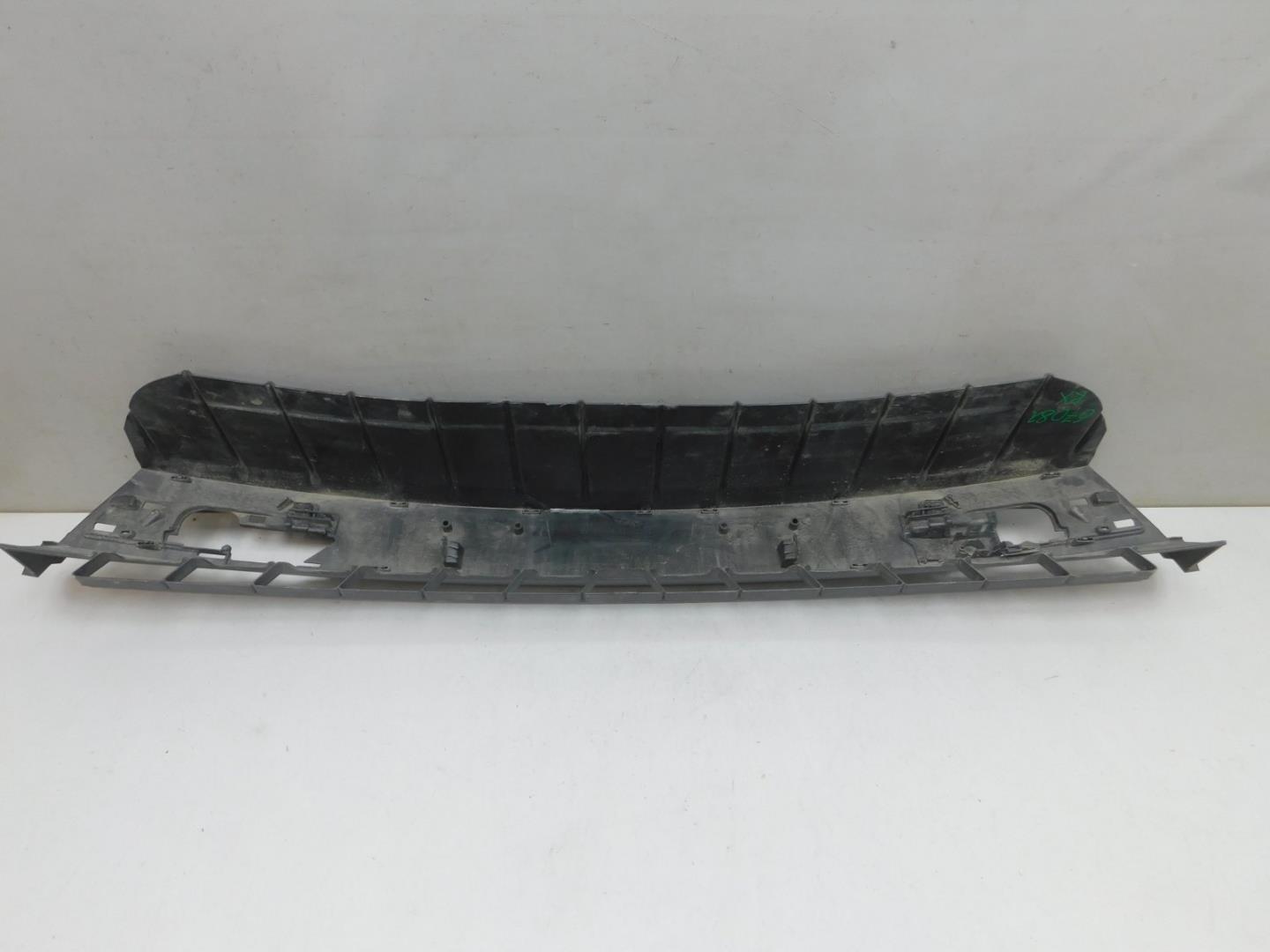 Кронштейн решетки радиатора