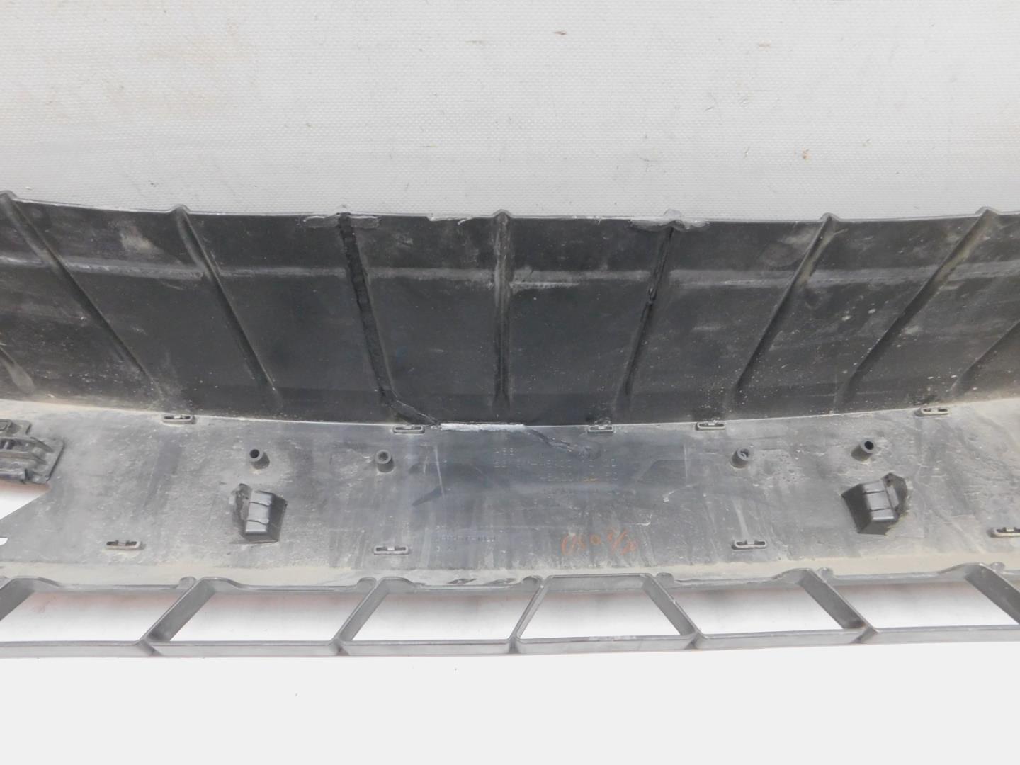 Кронштейн решетки радиатора