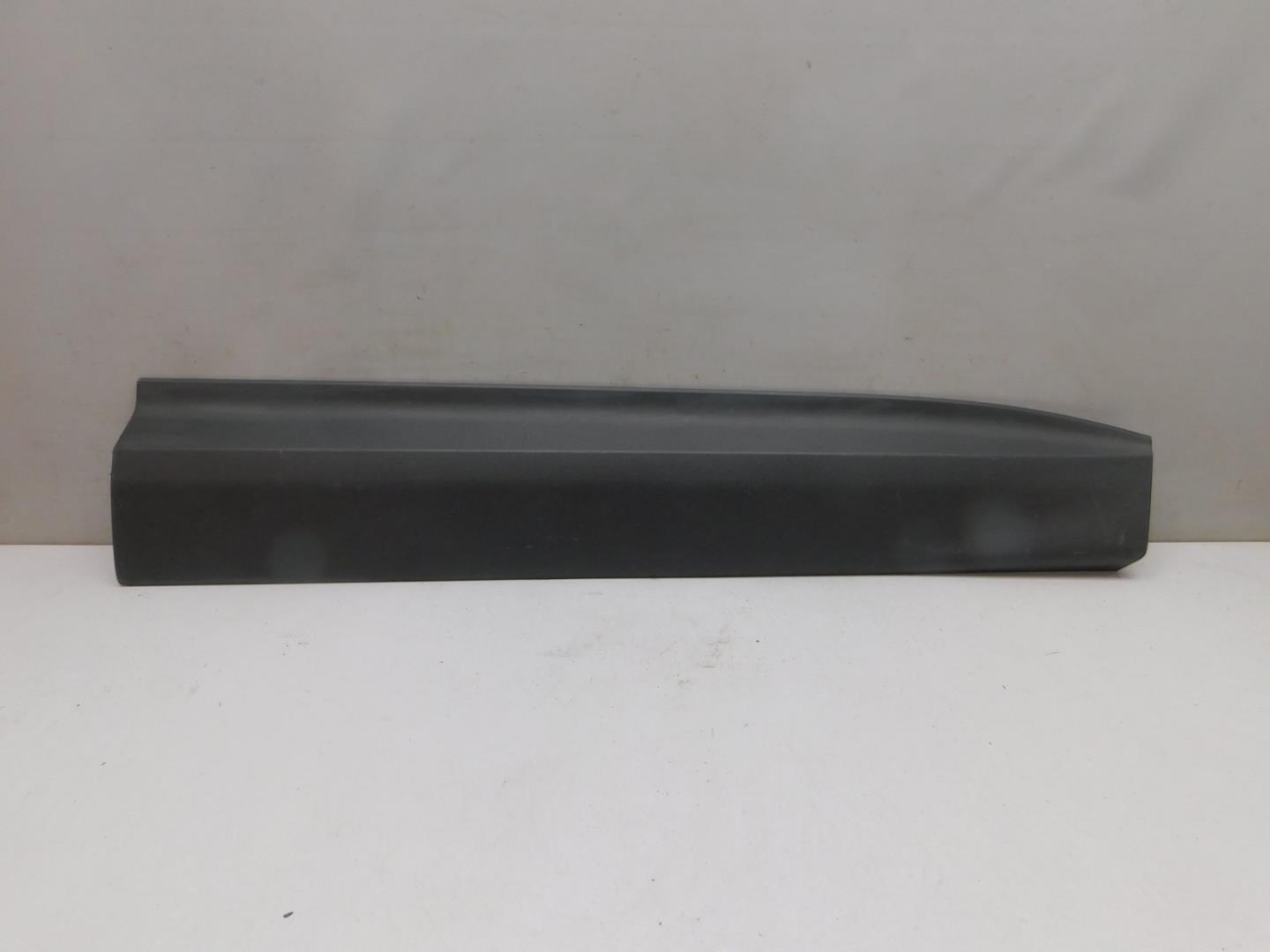 Накладка двери передней правой