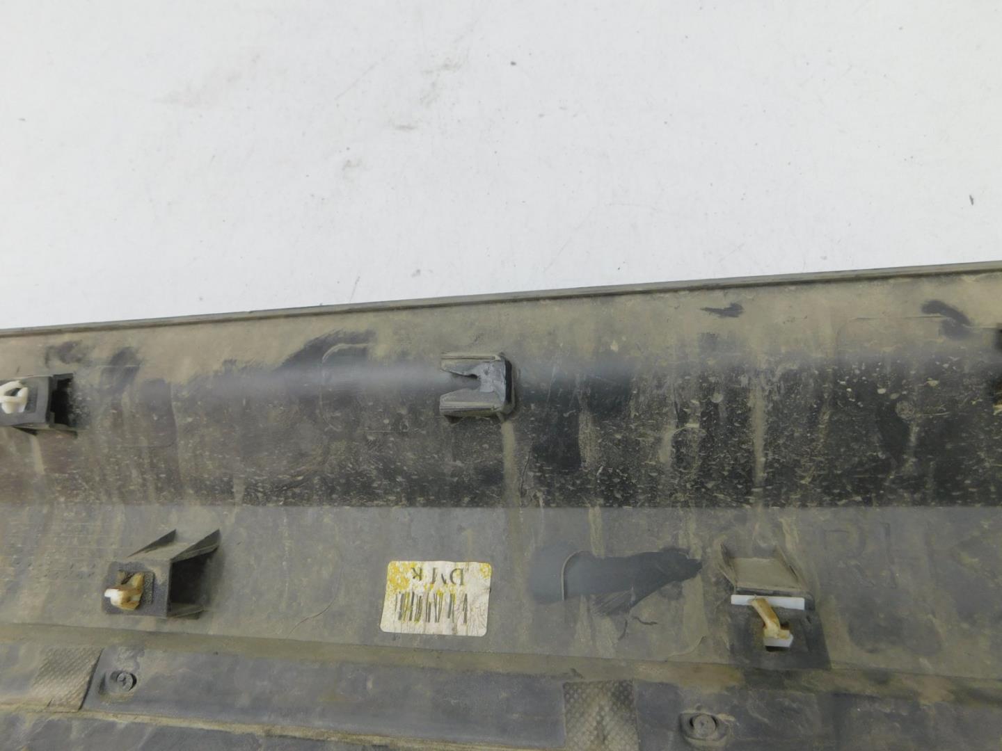 Накладка двери передней правой