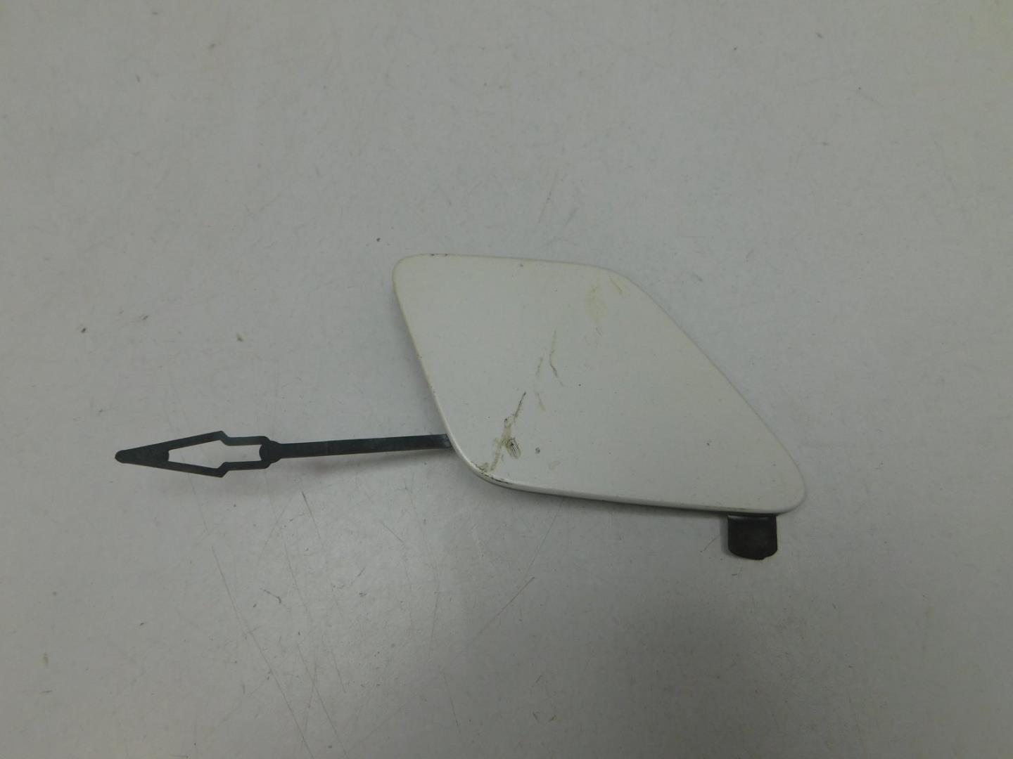 Заглушка буксировочного крюка