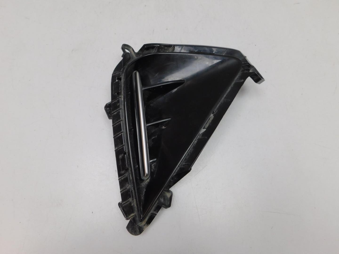 Решетка в бампер правая