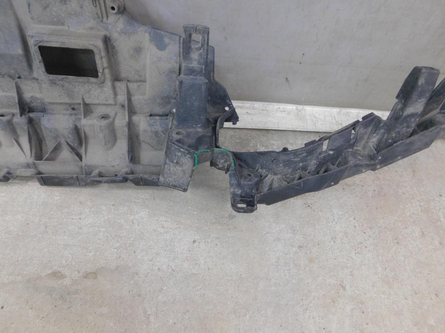 Кронштейн переднего бампера