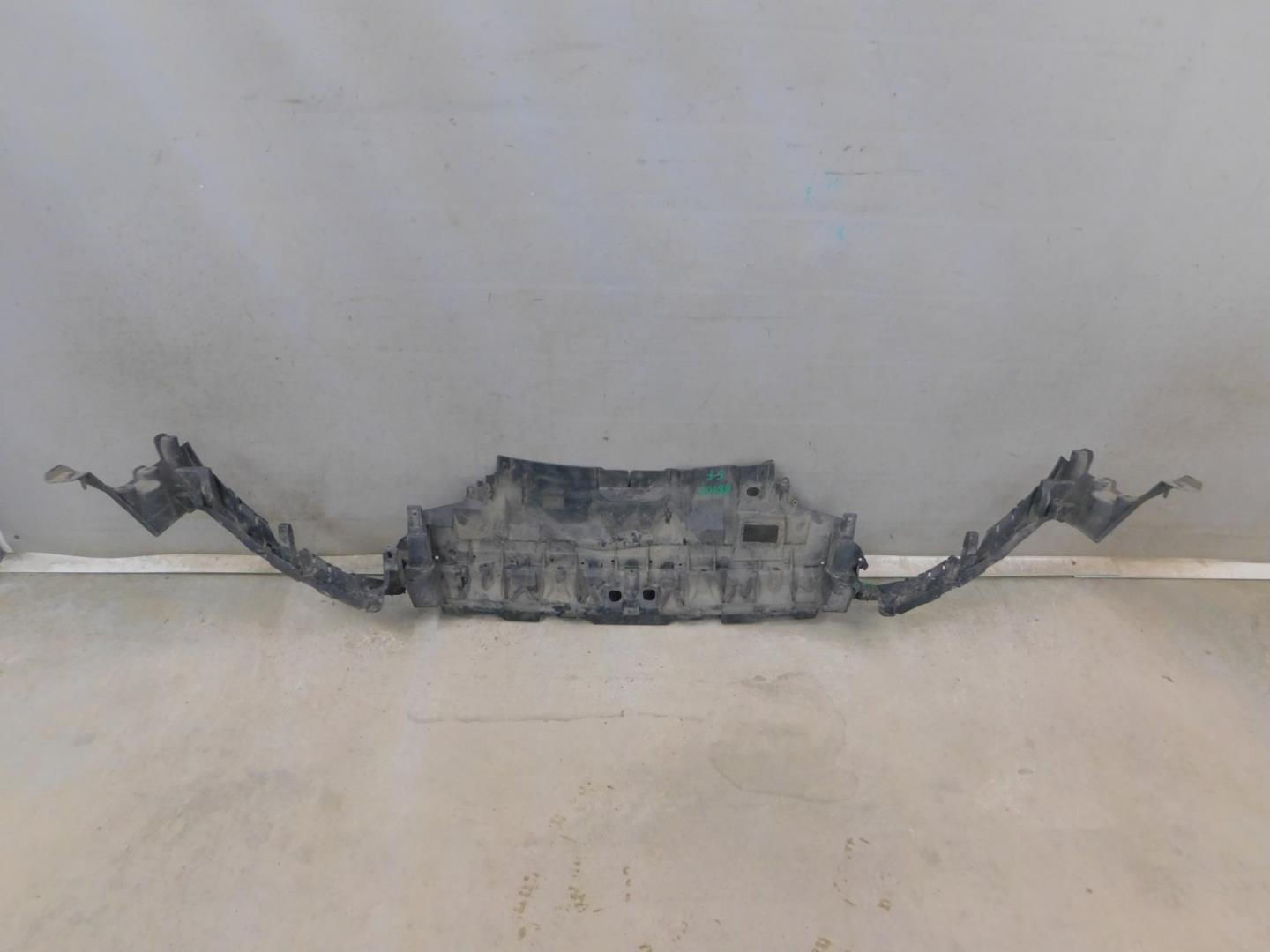 Кронштейн переднего бампера