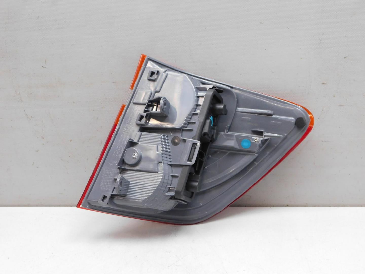 Фонарь задний наружный левый