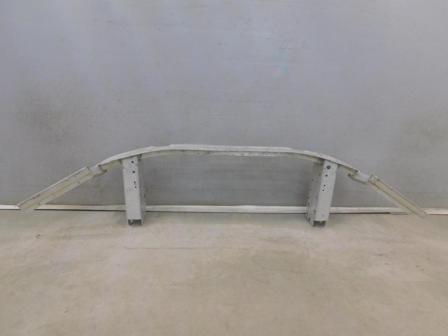 Усилитель переднего бампера