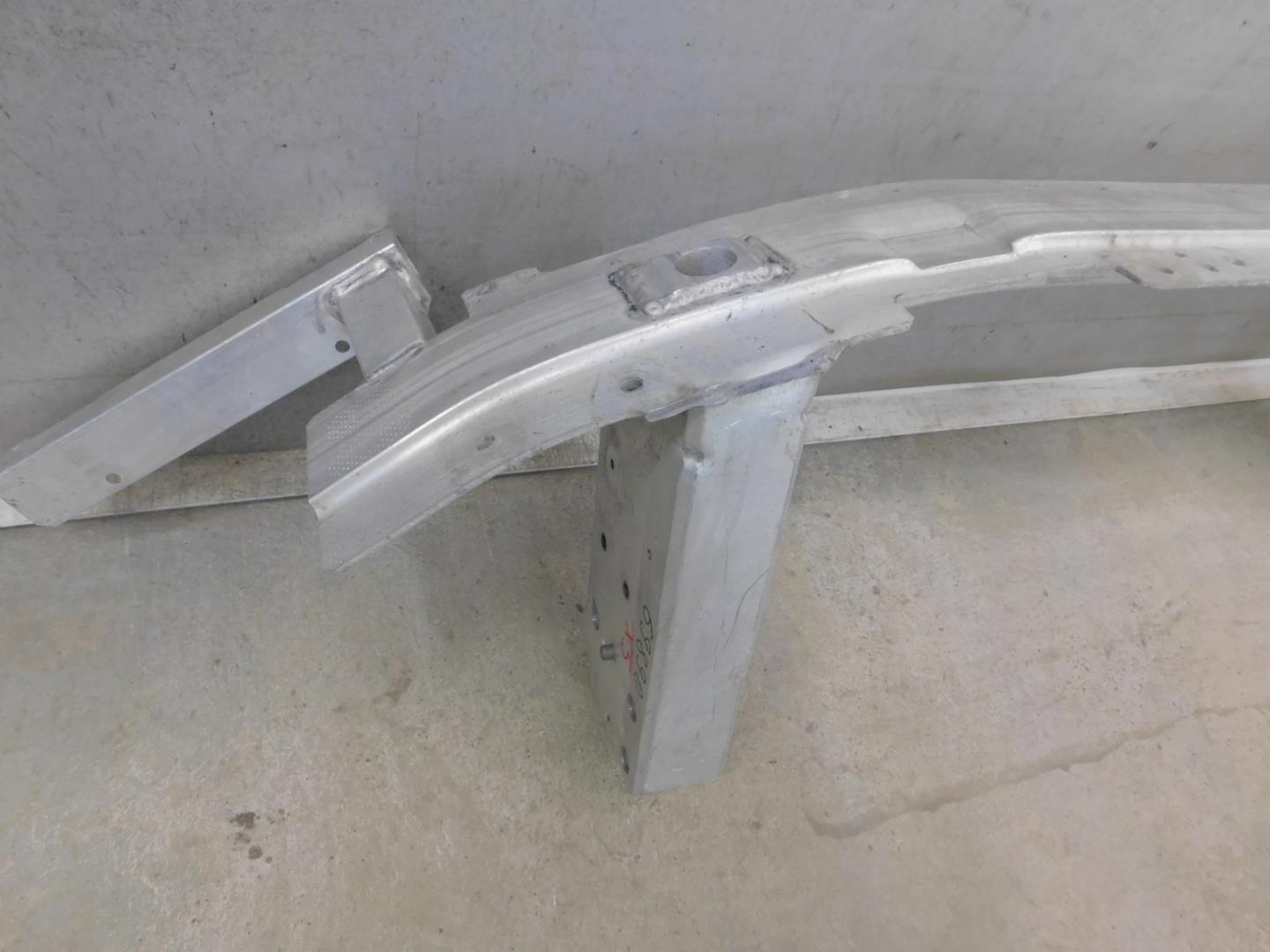 Усилитель переднего бампера