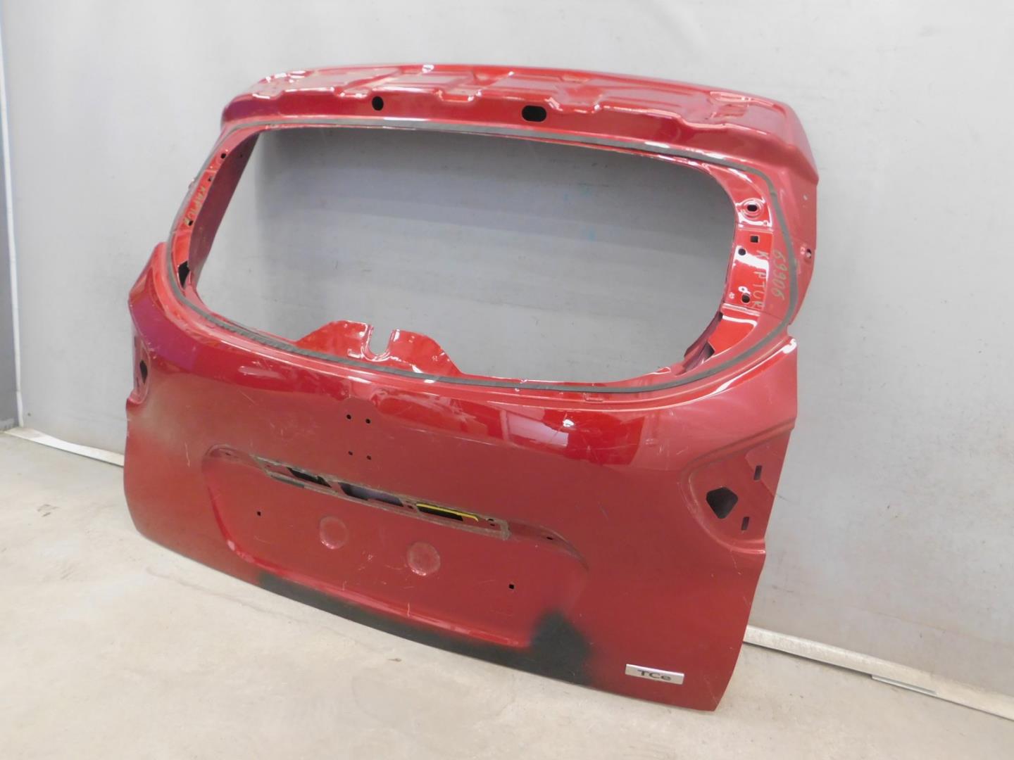 Дверь багажника