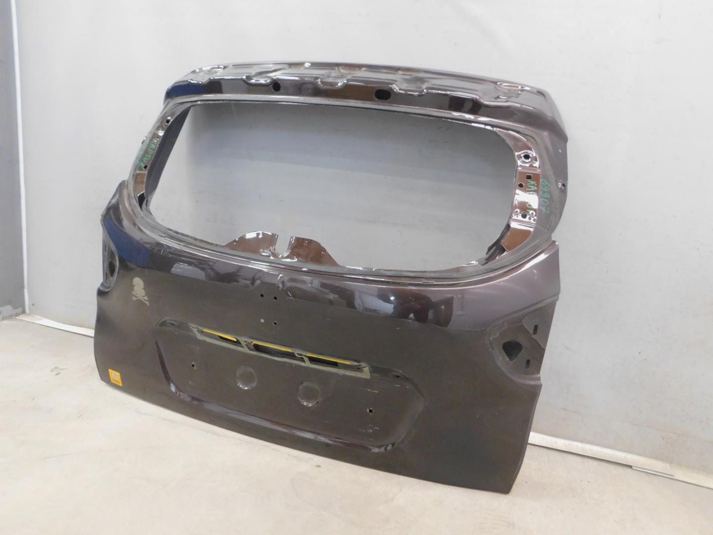 Дверь багажника