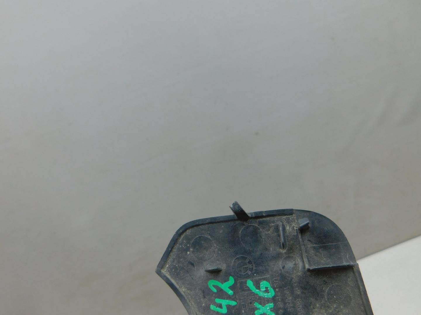 Заглушка буксировочного крюка