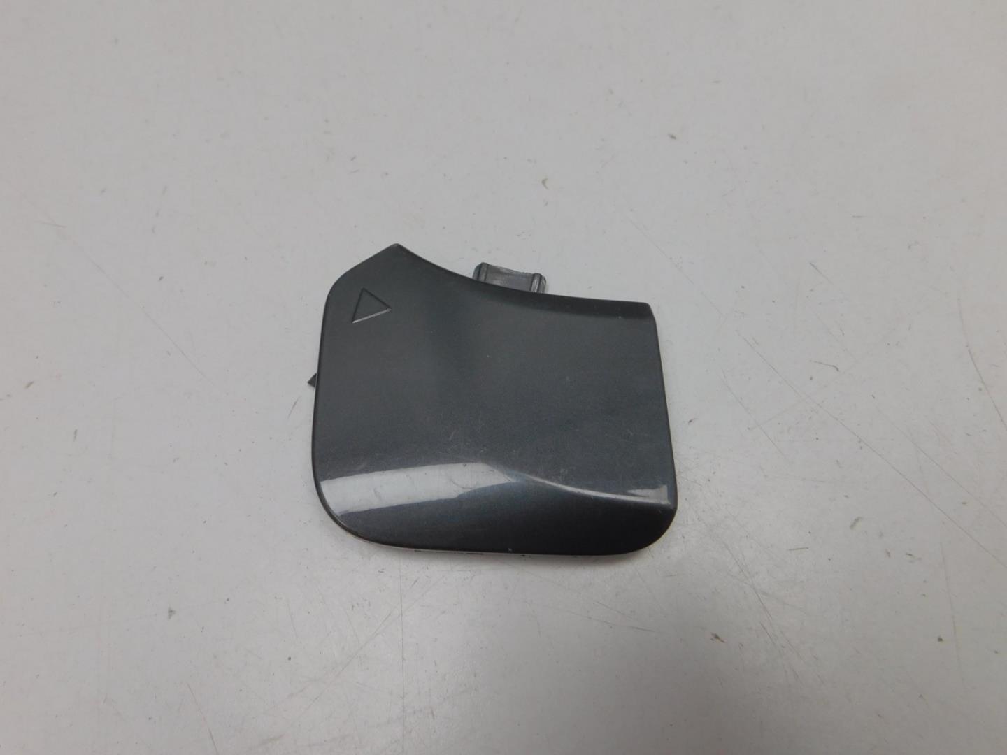 Заглушка буксировочного крюка