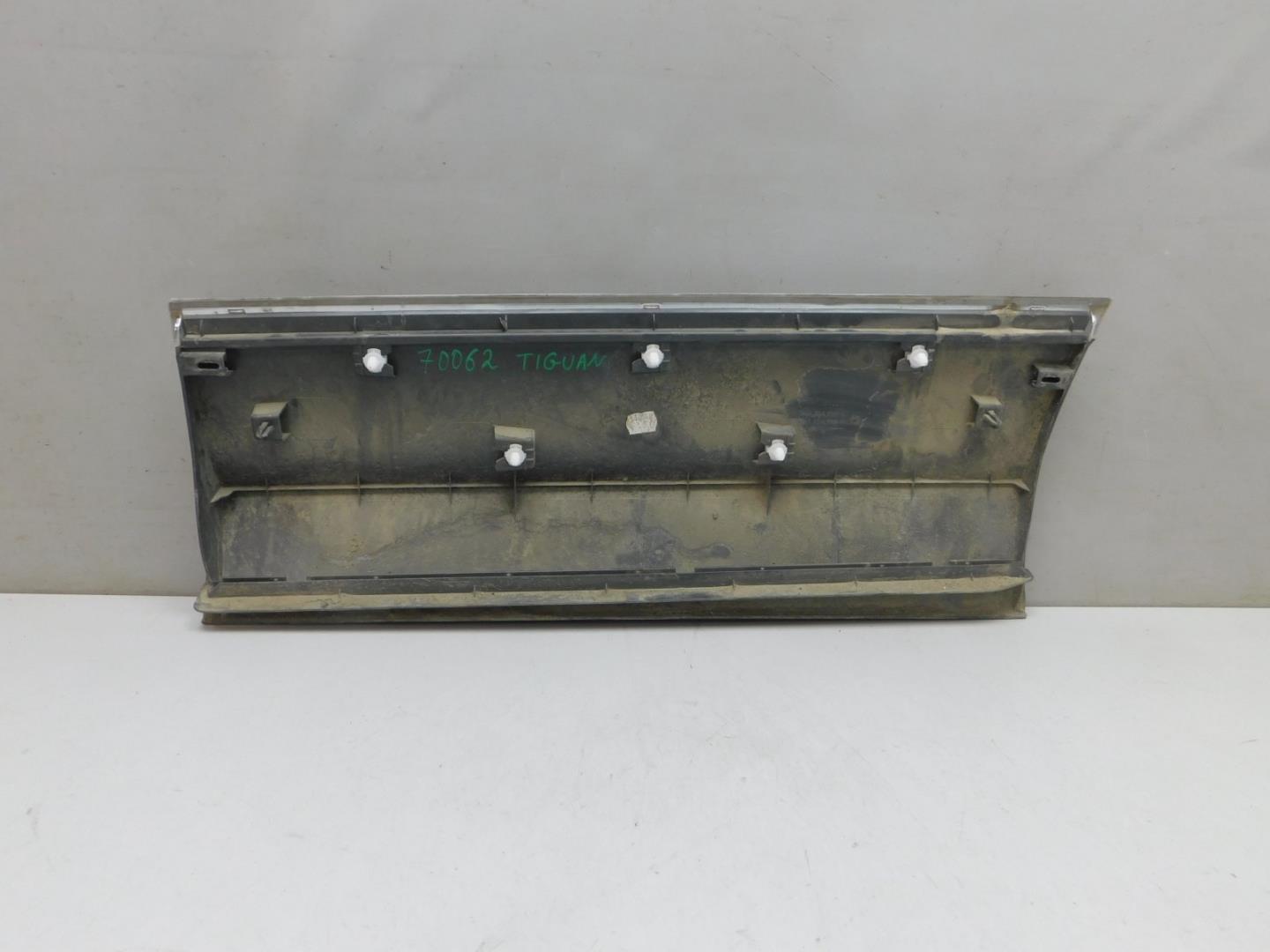 Накладка двери задней правой