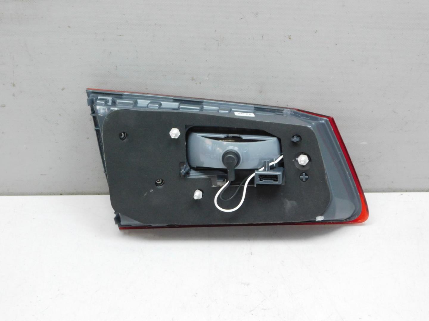 Фонарь задний внутренний правый