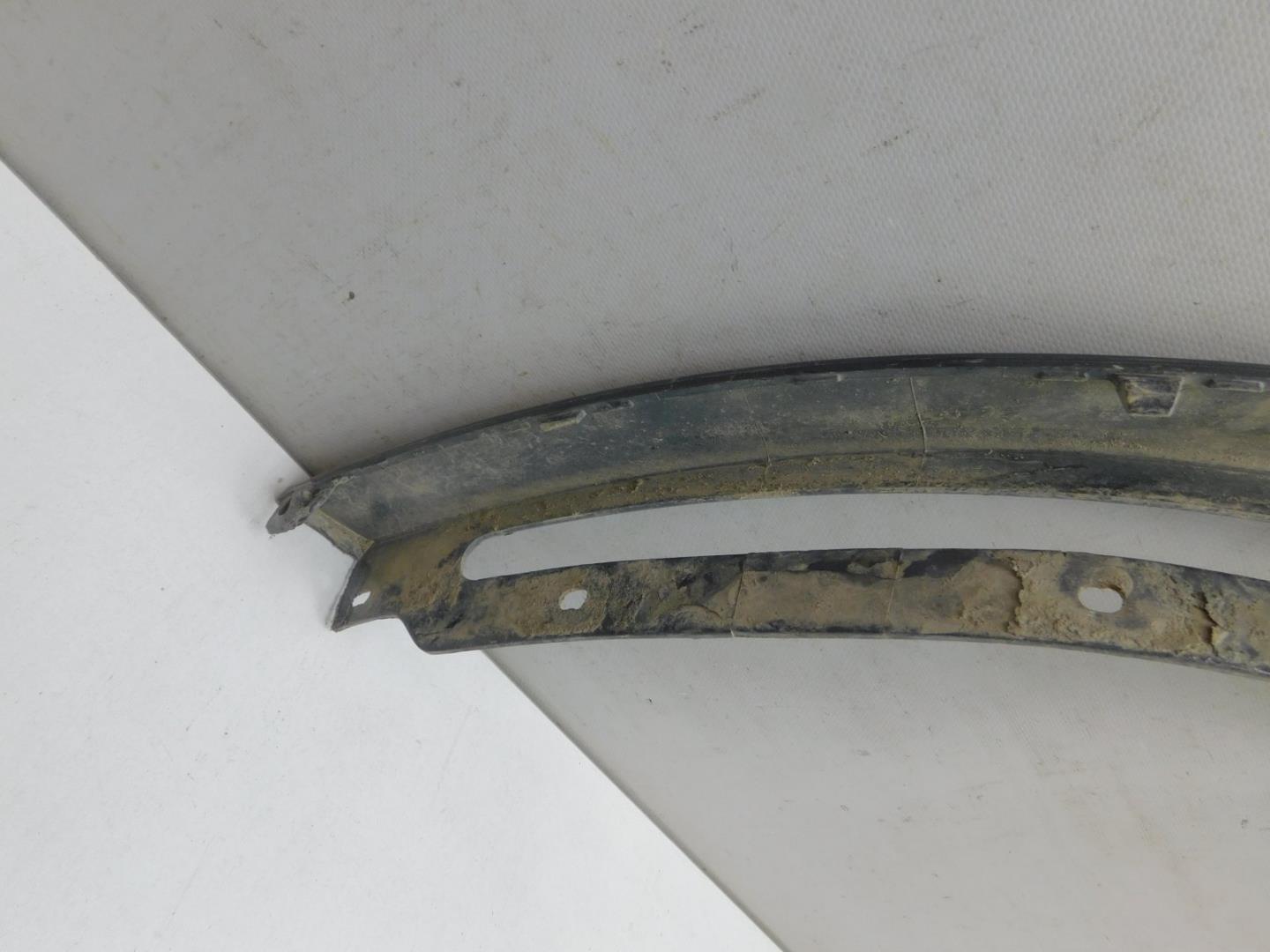 Накладка переднего крыла правого