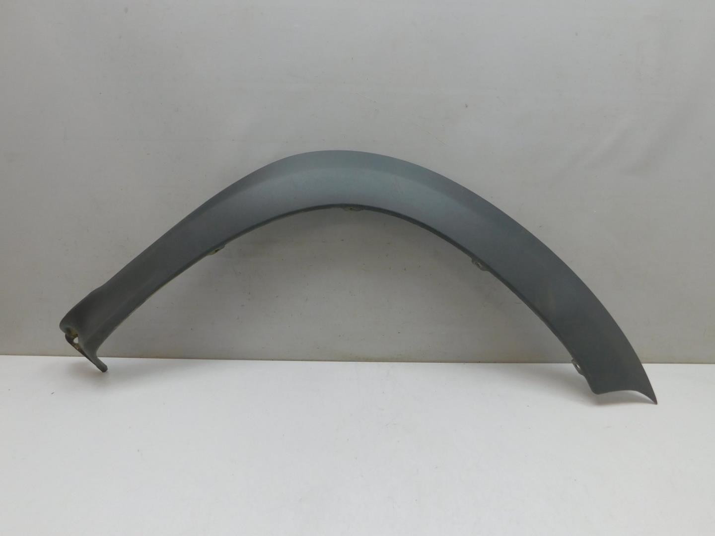 Накладка переднего крыла правого