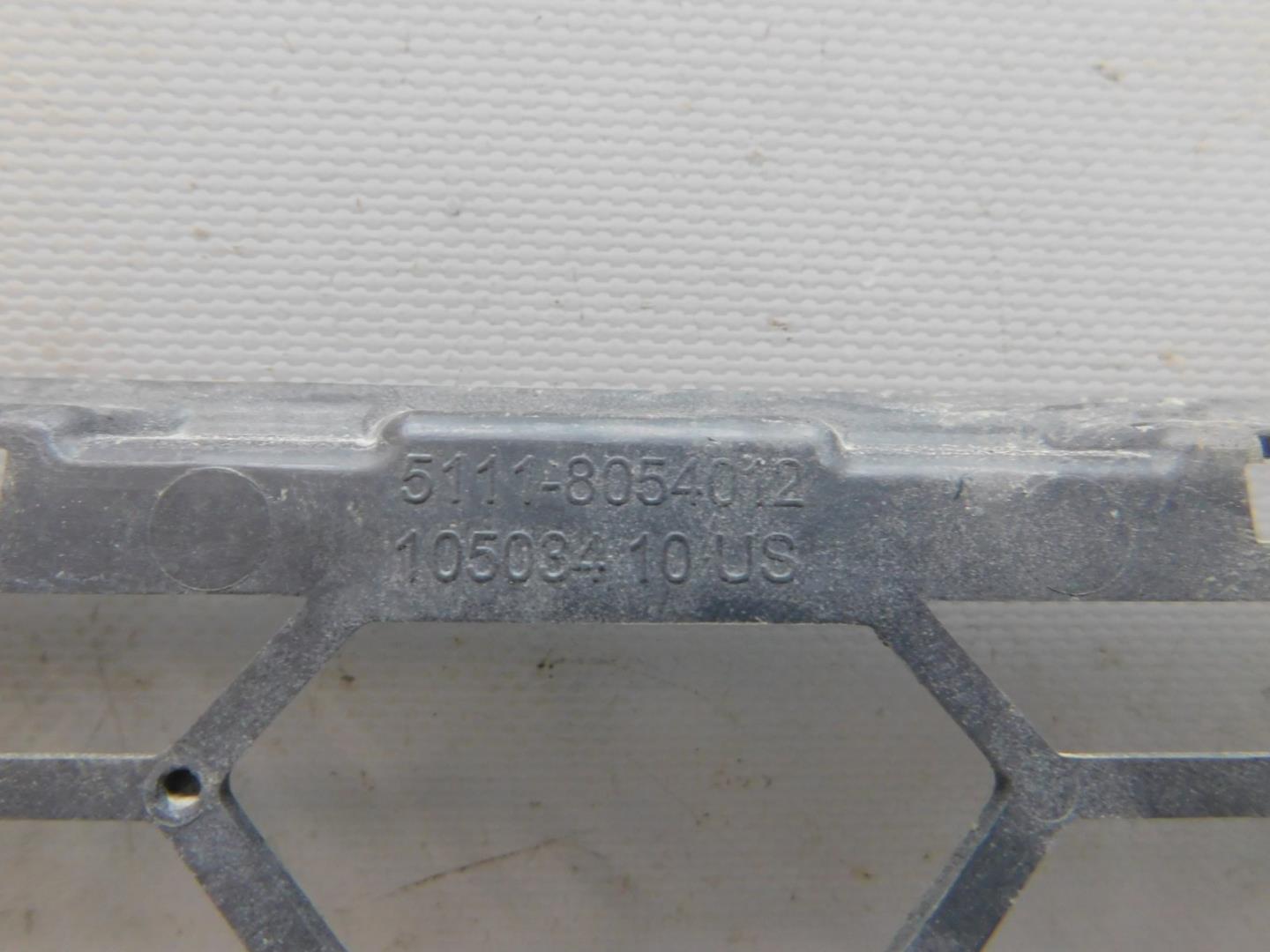 Решетка в бампер центральная