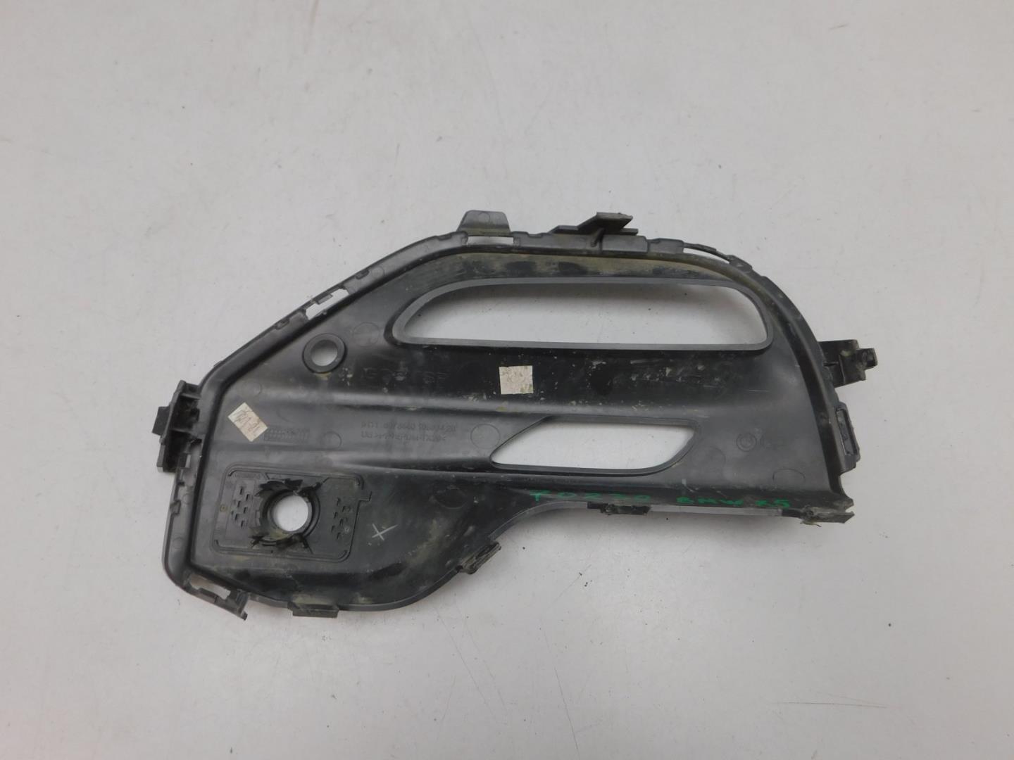 Решетка в бампер правая