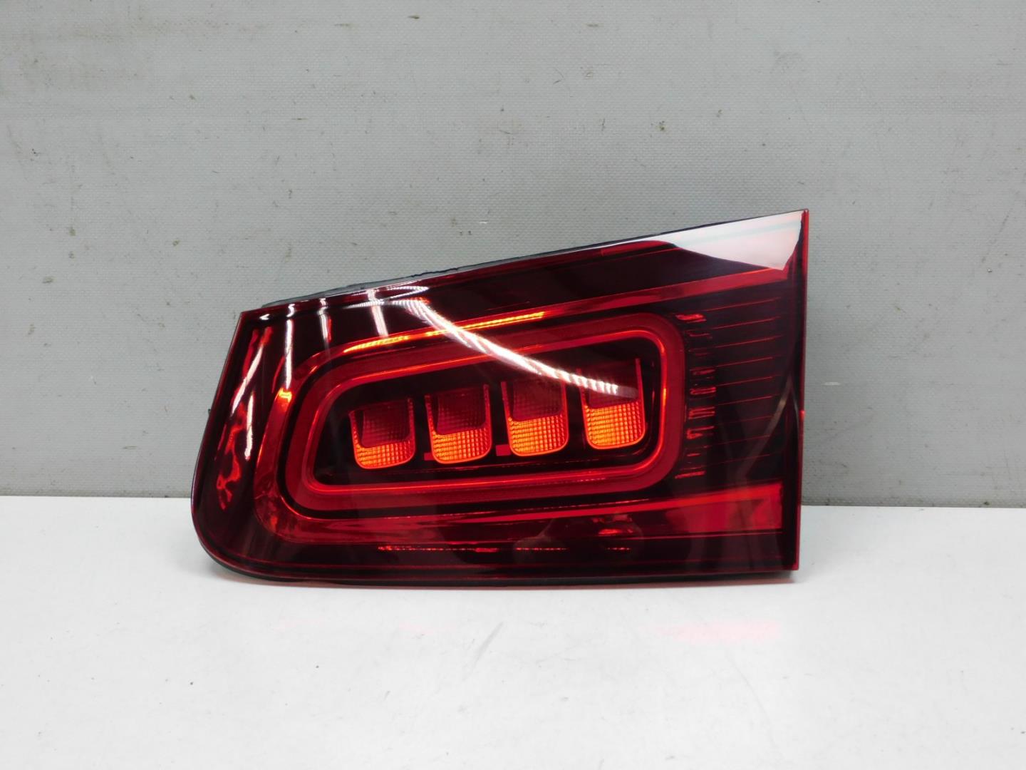 Фонарь задний внутренний правый