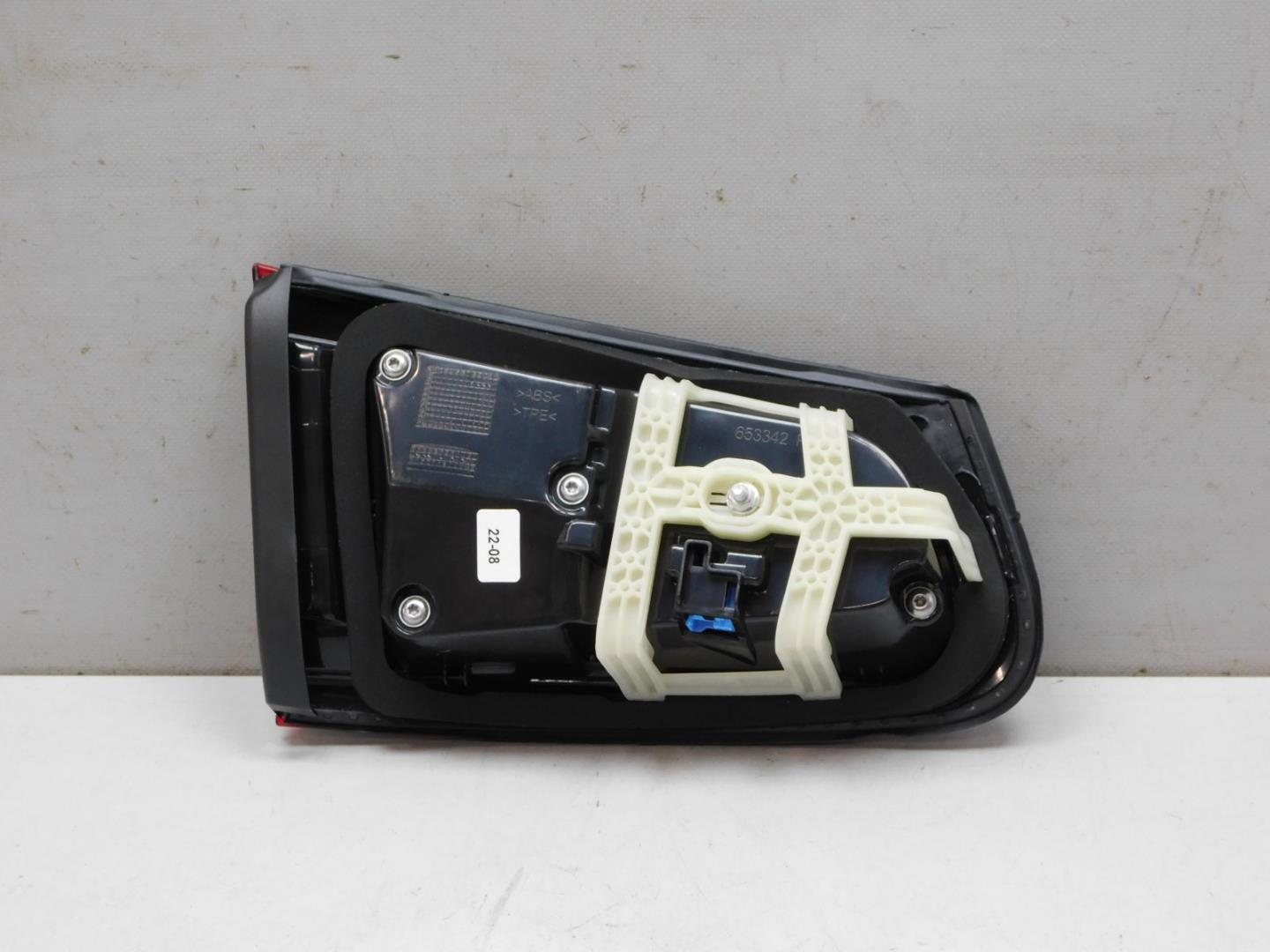 Фонарь задний внутренний правый