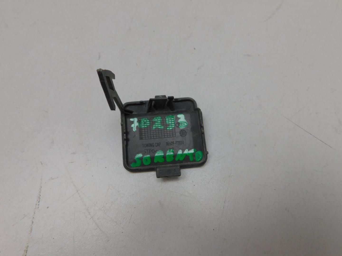 Заглушка буксировочного крюка