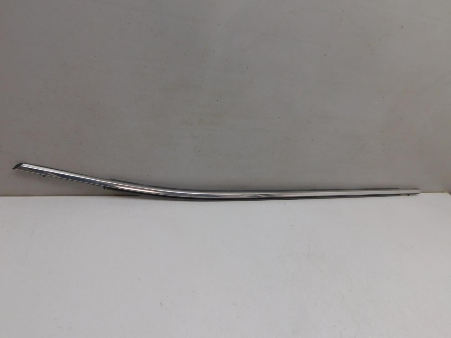 Накладка стекла переднего левого