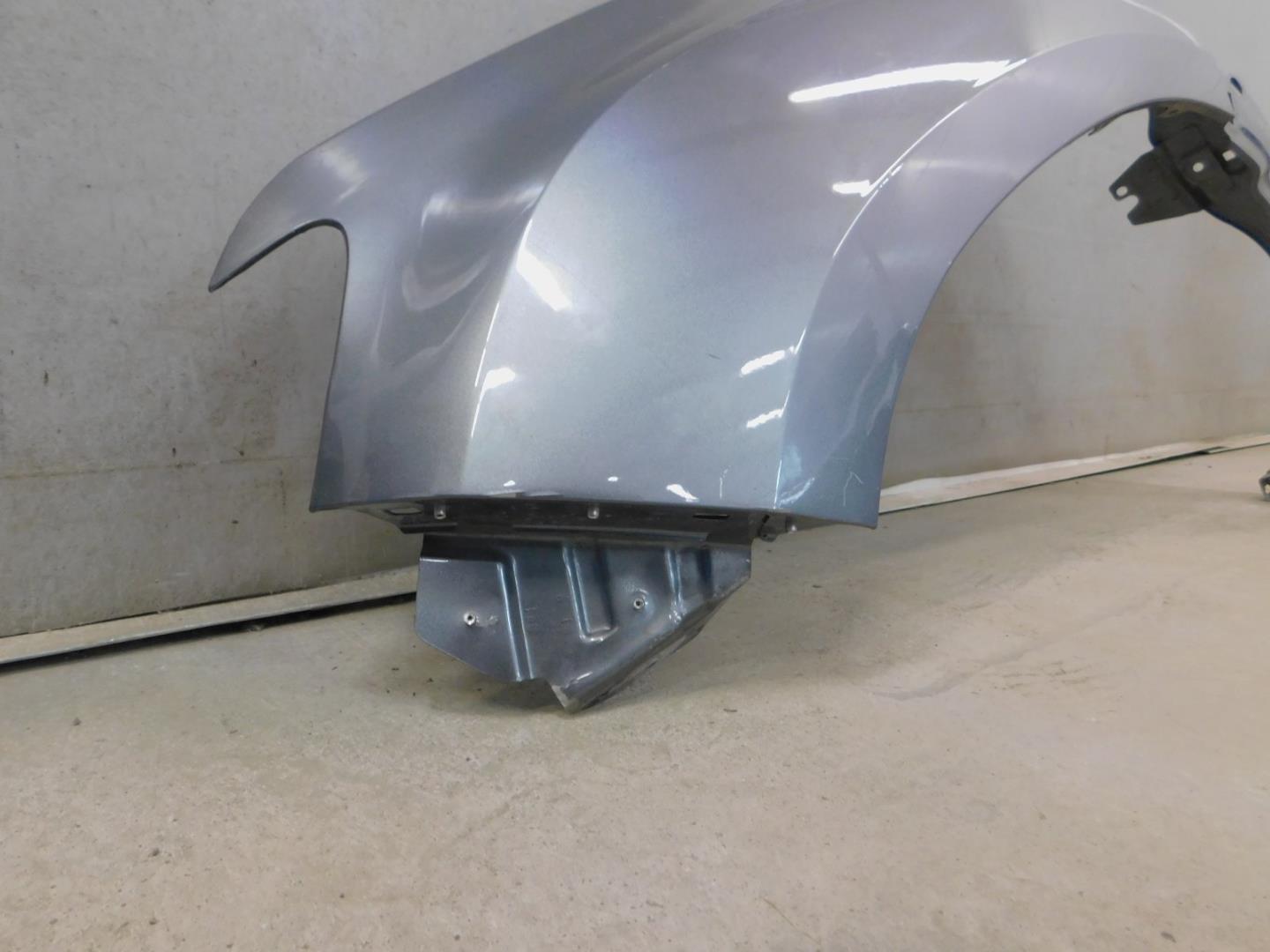 Крыло переднее левое