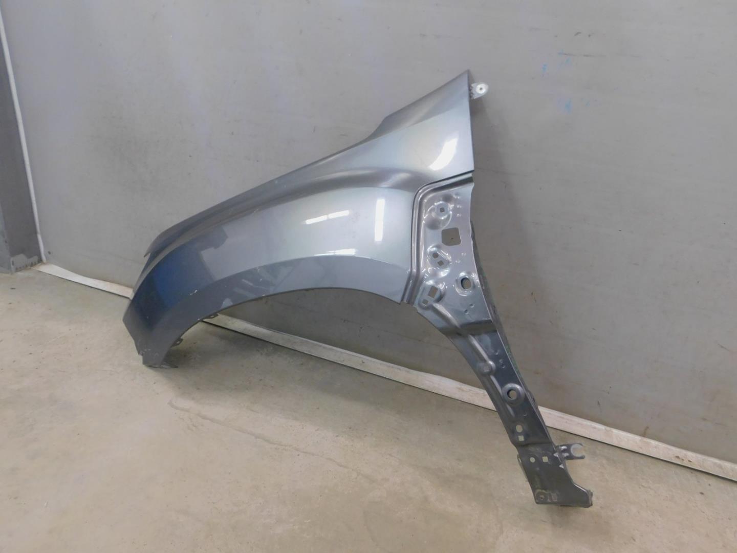 Крыло переднее левое