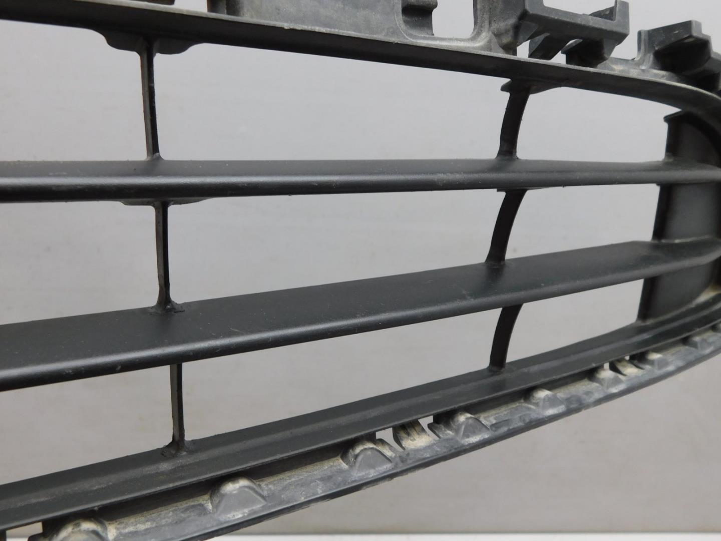 Решетка в бампер центральная