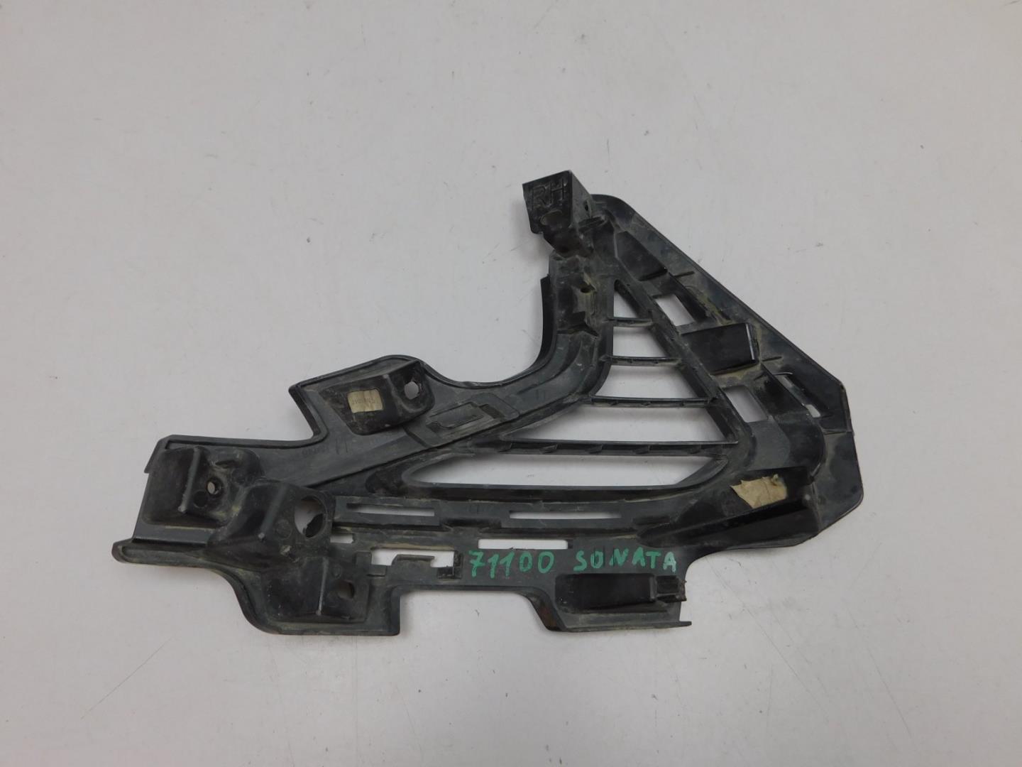 Решетка в бампер правая