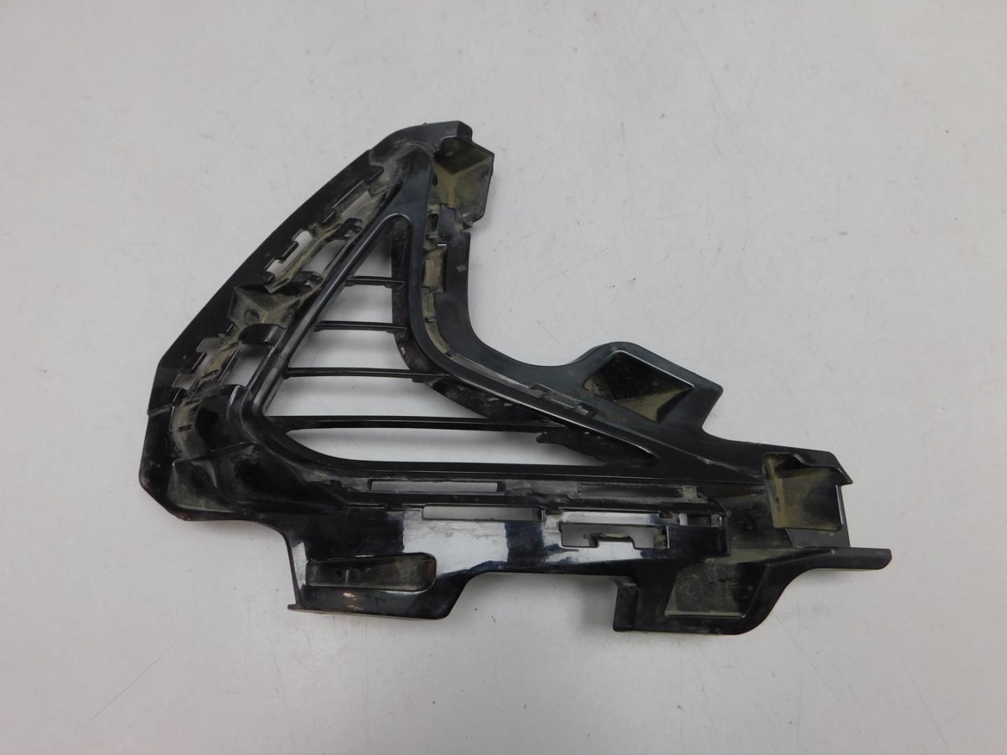 Решетка в бампер правая