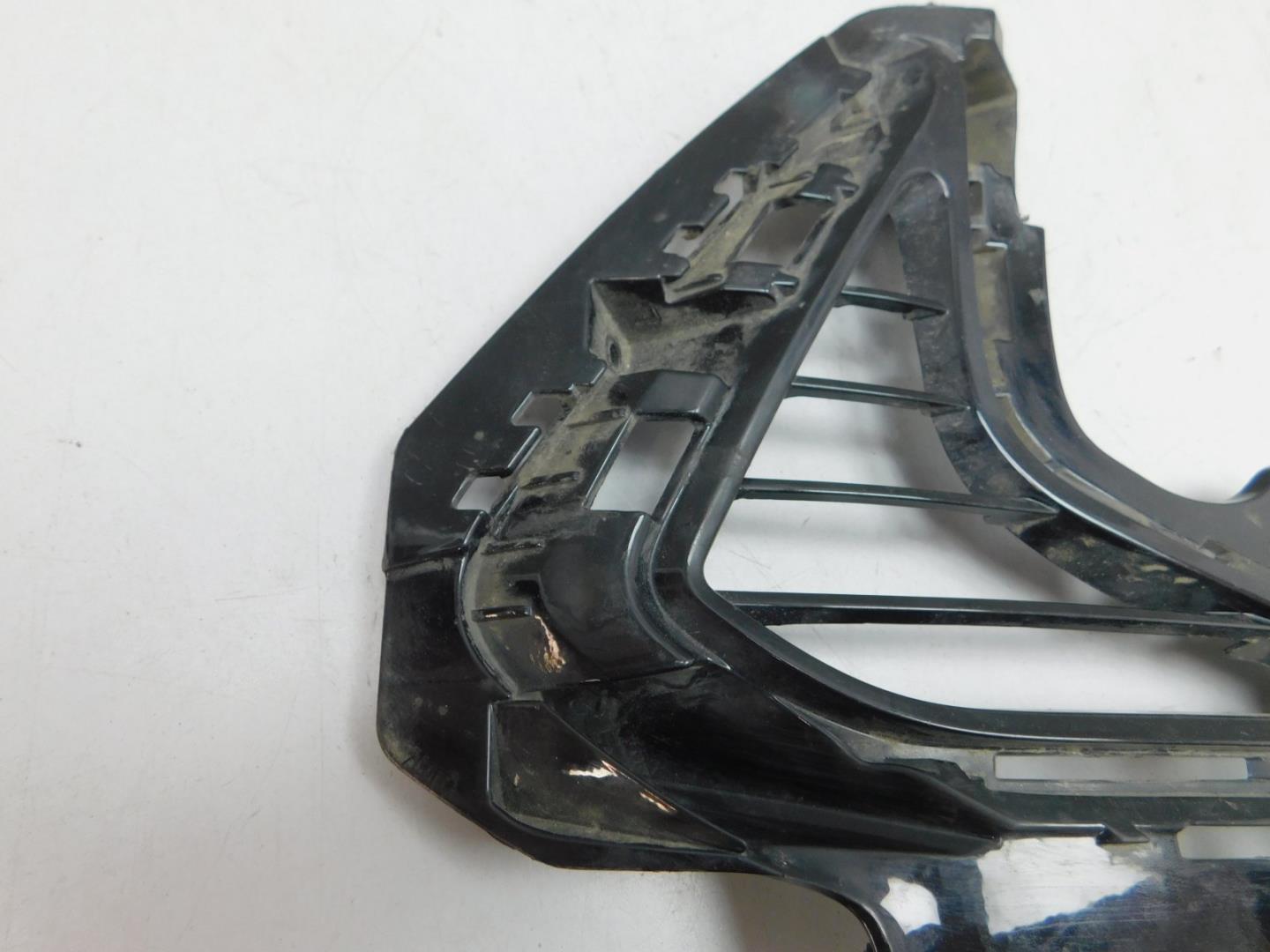 Решетка в бампер правая