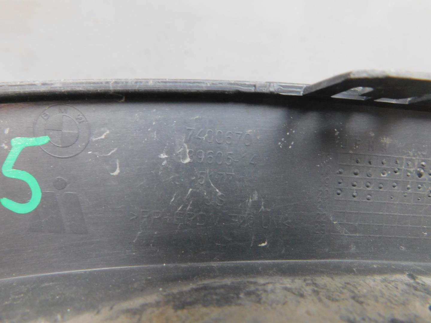 Накладка заднего крыла правого