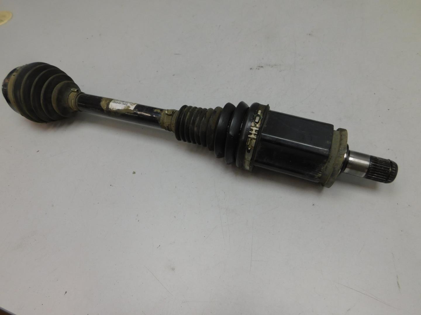 Полуось левая (привод)