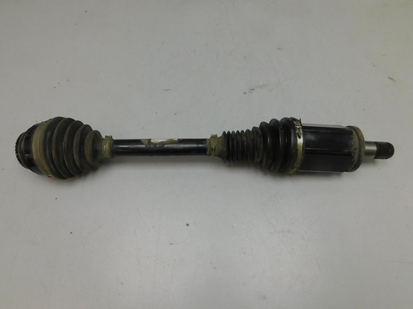 Полуось левая (привод)